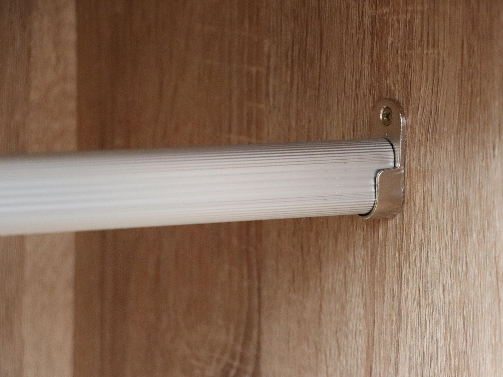 Bardalona 2-Door Wardrobe - Oak