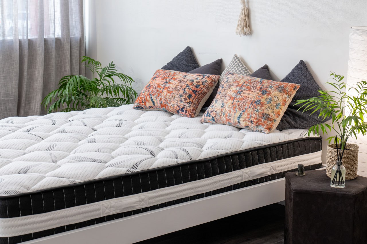 Darcy Metal Bed Frame Black & L30 Mattress - Single